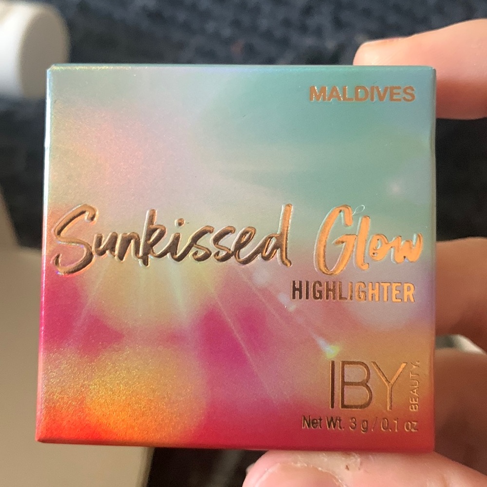 Sunkissed glow highlighter